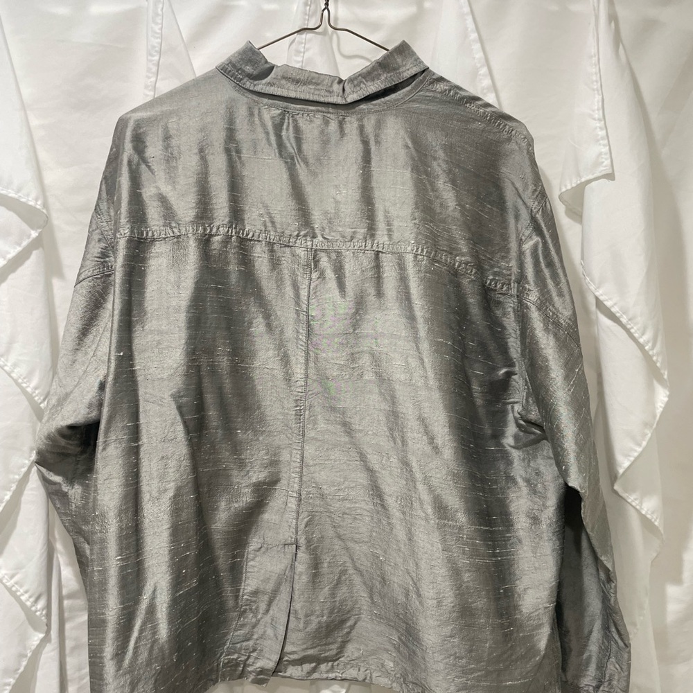 Sold! Chico's Textured Gray 100% Silk Blouse Button Down Sz 3 XL Vintage - Picture 4 of 6